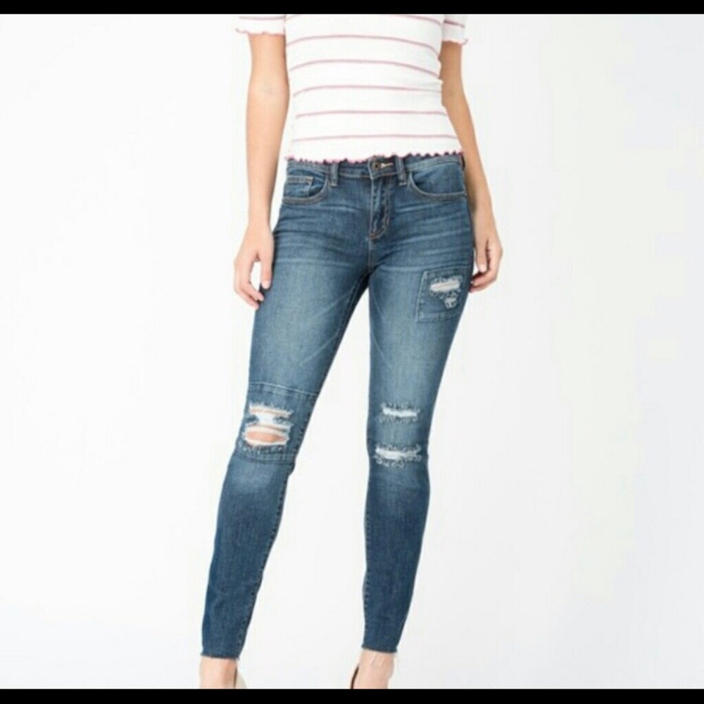 🎉LAST ONE🎉 Skinny Destructed Blue Jeans
